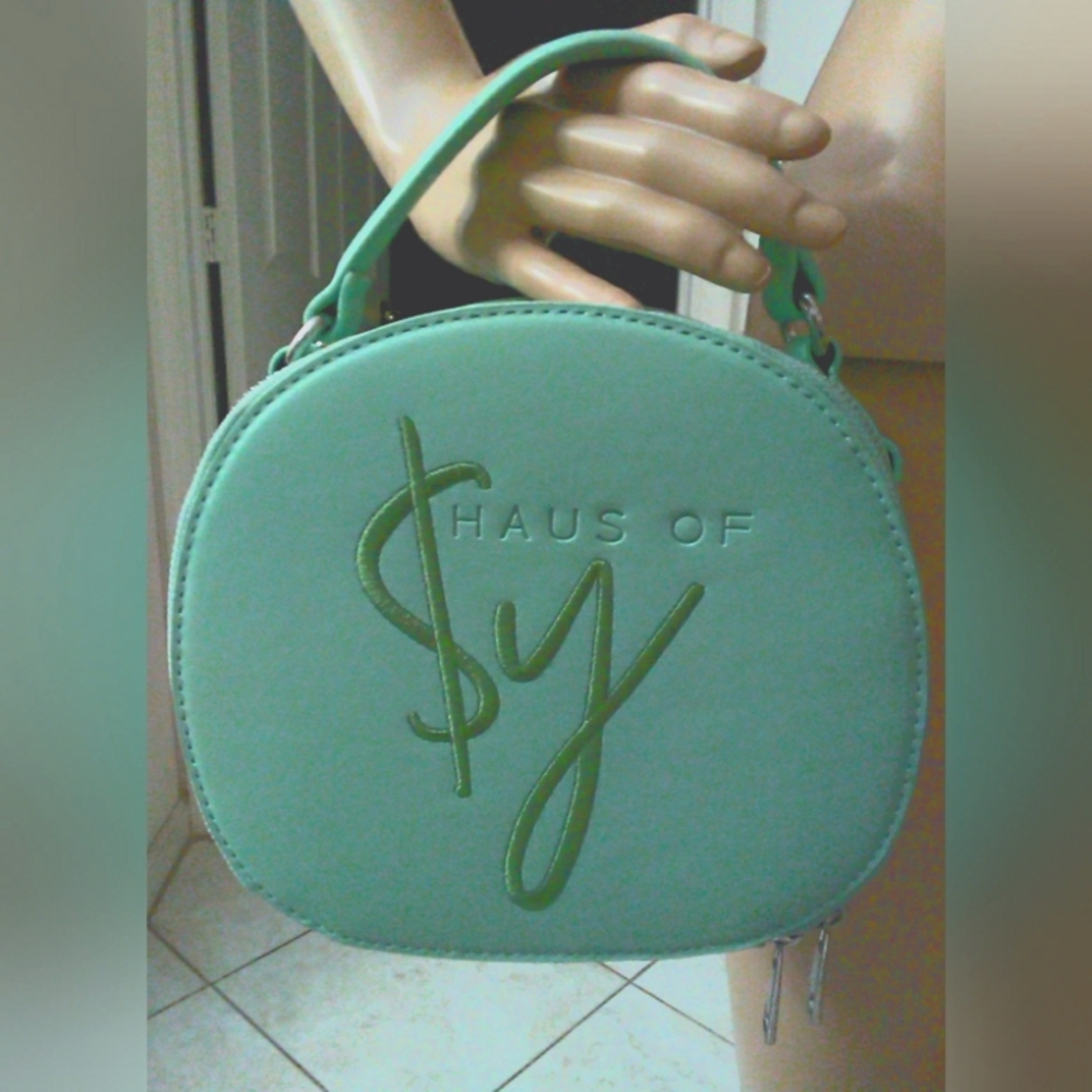 BNWOT HAUS OF SY ROUND BAG EXTRA SHOULDER STRAP TOO VERY LIGHT TEAL (READ INFO)